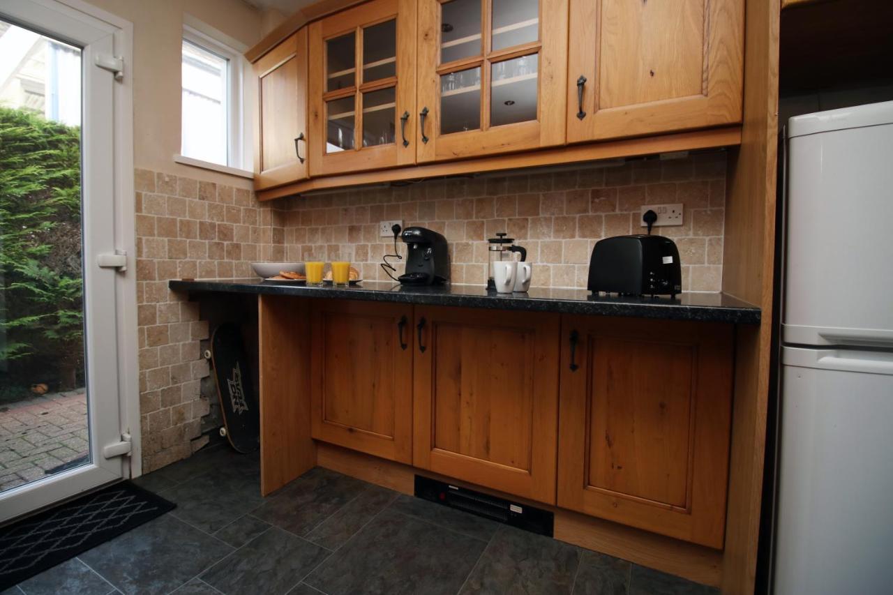 Becky'S Bungalow By Ty Sa -Spacious 4 Bed Bungalow Cardiff Exteriör bild