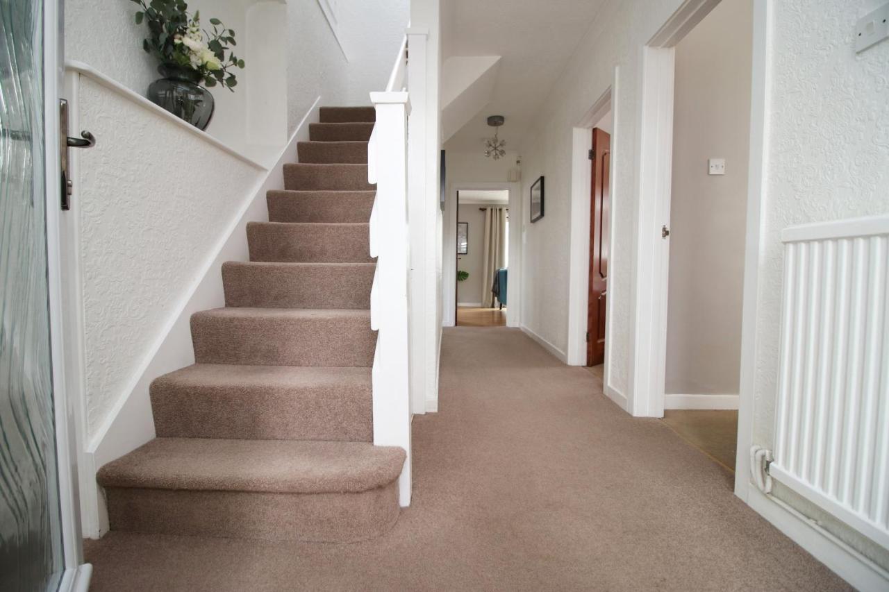 Becky'S Bungalow By Ty Sa -Spacious 4 Bed Bungalow Cardiff Exteriör bild