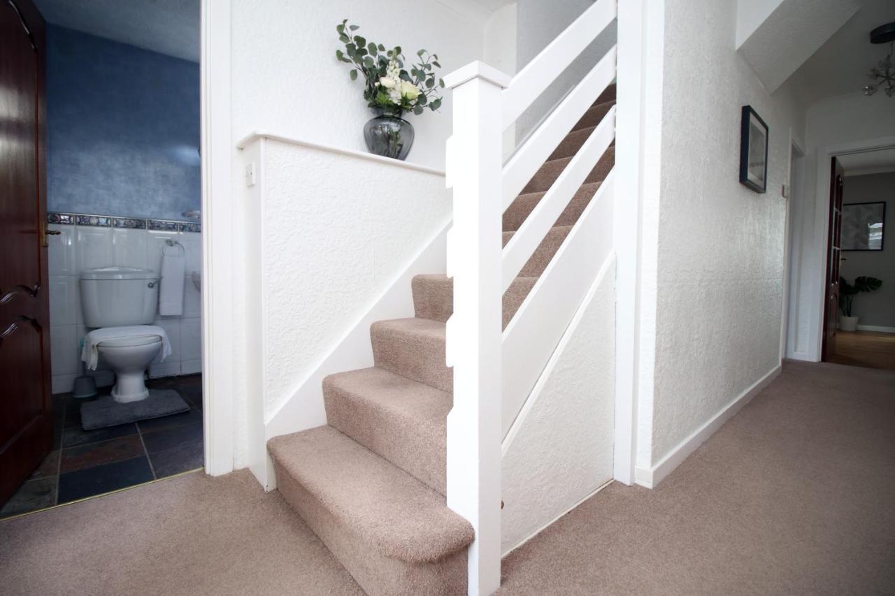 Becky'S Bungalow By Ty Sa -Spacious 4 Bed Bungalow Cardiff Exteriör bild