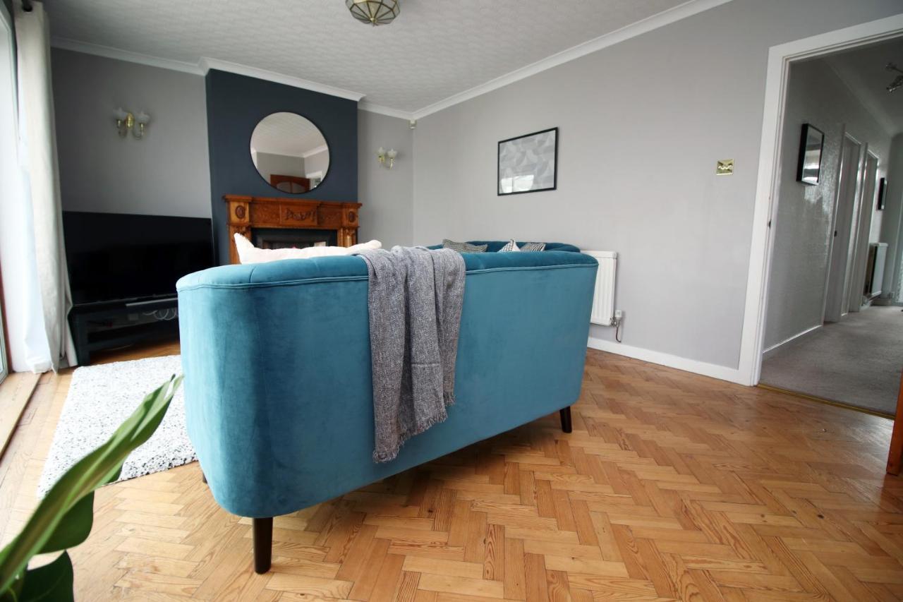 Becky'S Bungalow By Ty Sa -Spacious 4 Bed Bungalow Cardiff Exteriör bild