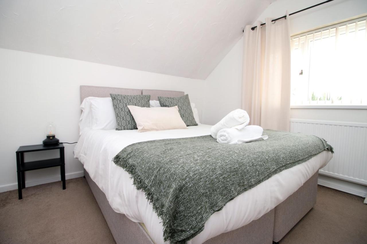 Becky'S Bungalow By Ty Sa -Spacious 4 Bed Bungalow Cardiff Exteriör bild