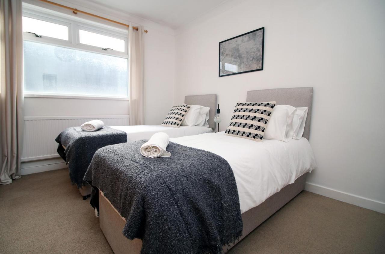 Becky'S Bungalow By Ty Sa -Spacious 4 Bed Bungalow Cardiff Exteriör bild
