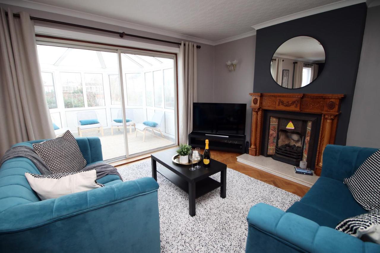 Becky'S Bungalow By Ty Sa -Spacious 4 Bed Bungalow Cardiff Exteriör bild