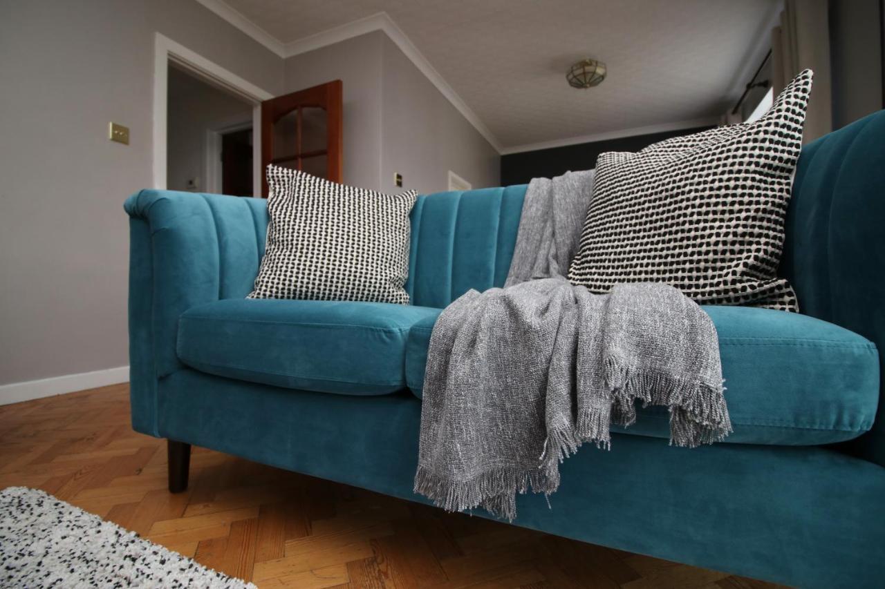 Becky'S Bungalow By Ty Sa -Spacious 4 Bed Bungalow Cardiff Exteriör bild